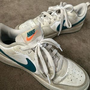 Nike boys 5 shoes BOYS BIG KID COURT BOROUGH 2 LOW SNEAKER